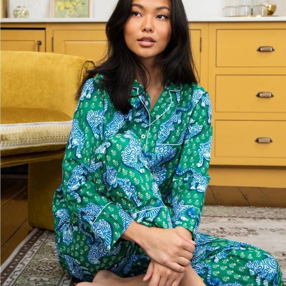 PRINTFRESH Pajama Set – White Tigers in Jade Print – Size XS petite - Picture 3 of 12